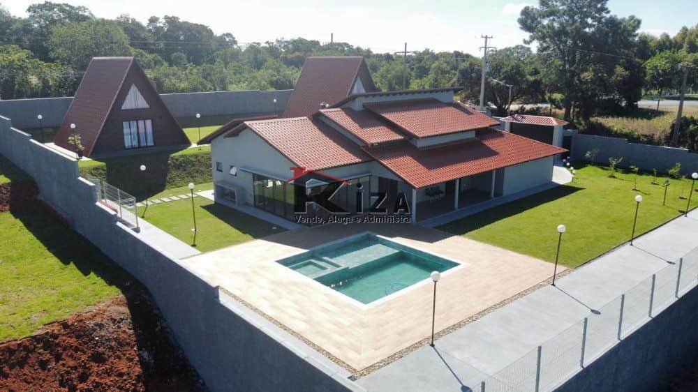 Chácara com piscina vista de cima